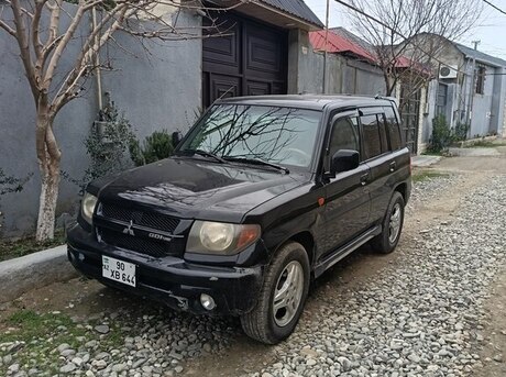 Mitsubishi Pajero io 2000