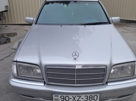 Mercedes C 200