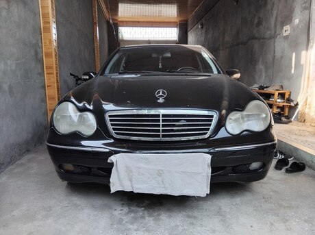 Mercedes C 200