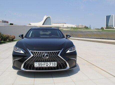 Lexus ES 300h 2023