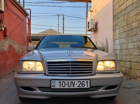 Mercedes C 200