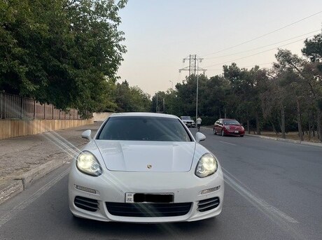 Porsche Panamera 4S 2013