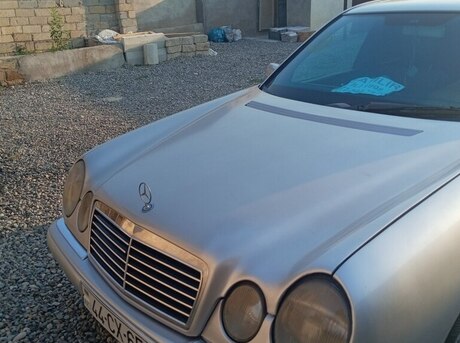 Mercedes E 240
