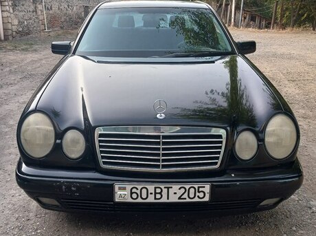 Mercedes E 200