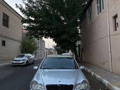 Mercedes C 200