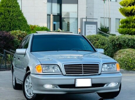 Mercedes C 200
