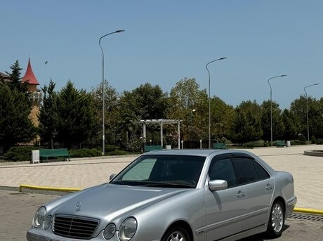 Mercedes E 220