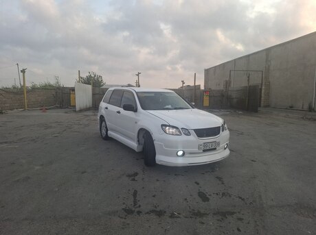 Mitsubishi Airtrek 2001