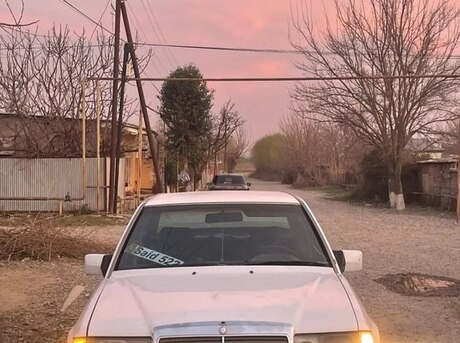 Mercedes E 200