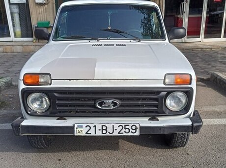LADA (VAZ) Niva 2004