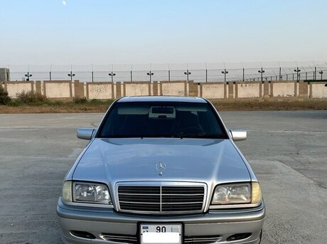Mercedes C 200