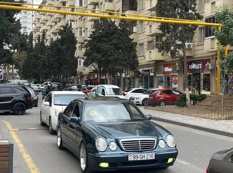 Mercedes E 240