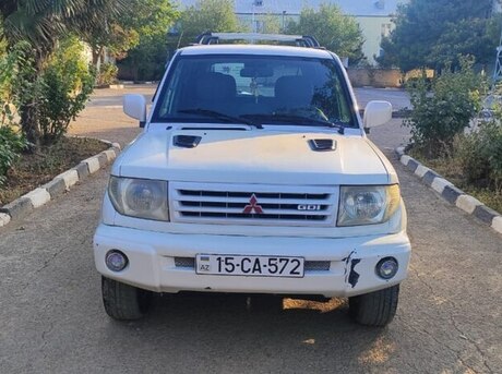 Mitsubishi Pajero io 2000