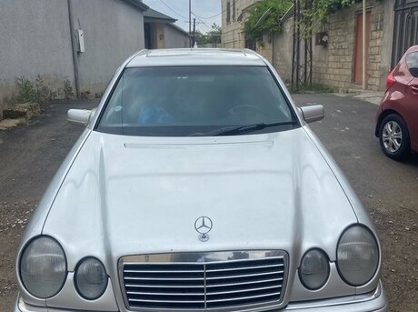 Mercedes E 240
