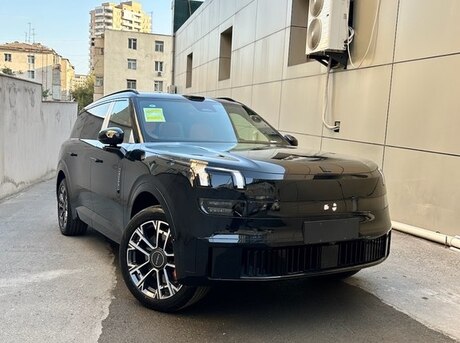 Lynk & Co 900