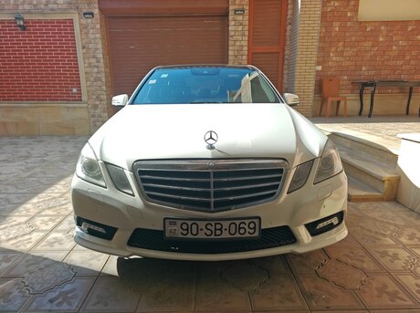 Mercedes E 350 4MATIC 2012