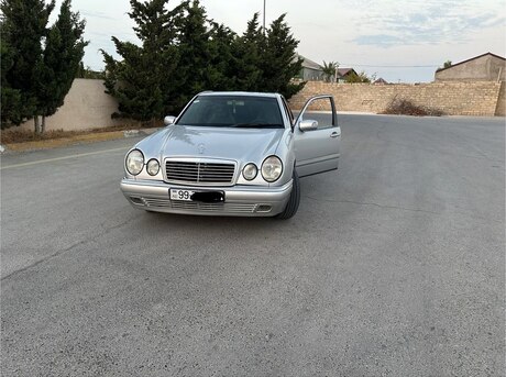 Mercedes E 200