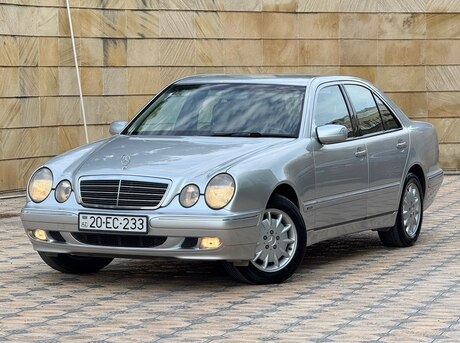 Mercedes E 200