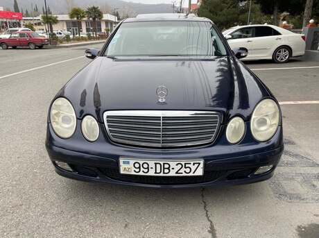Mercedes E 200