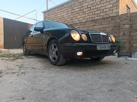 Mercedes E 200