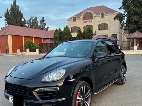 Porsche Cayenne Turbo 2011
