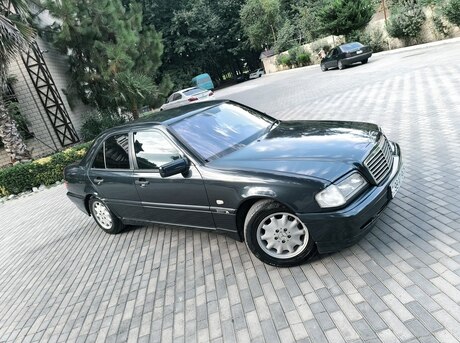 Mercedes C 200