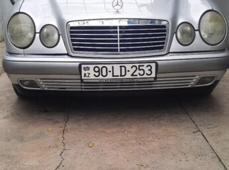 Mercedes E 240
