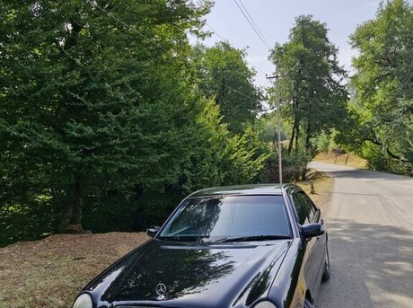 Mercedes E 240