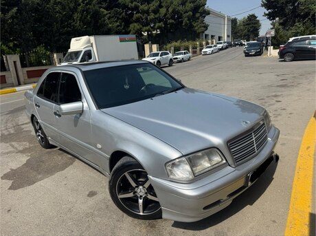 Mercedes C 200