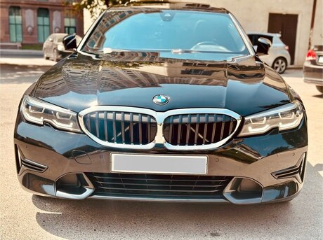 BMW 330 2019