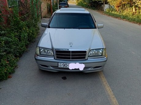 Mercedes C 200