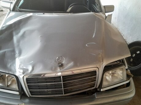 Mercedes C 200