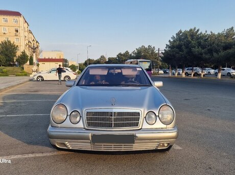 Mercedes E 230