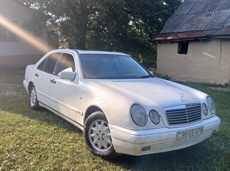 Mercedes E 220
