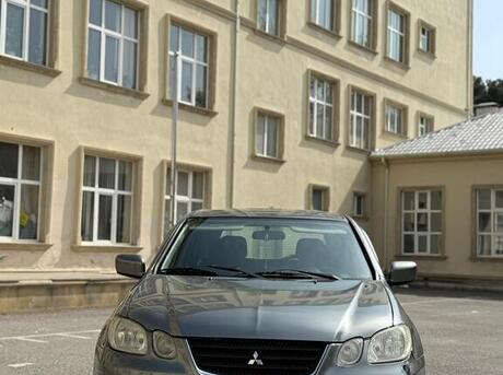 Mitsubishi Airtrek 2001
