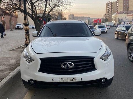 Infiniti QX70