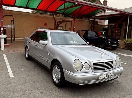 Mercedes E 240