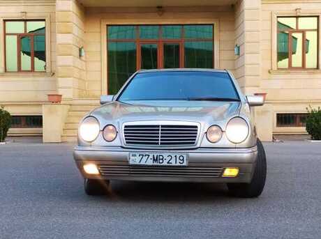 Mercedes E 230