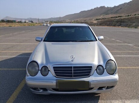 Mercedes E 220 2001