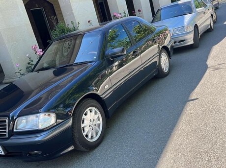 Mercedes C 200