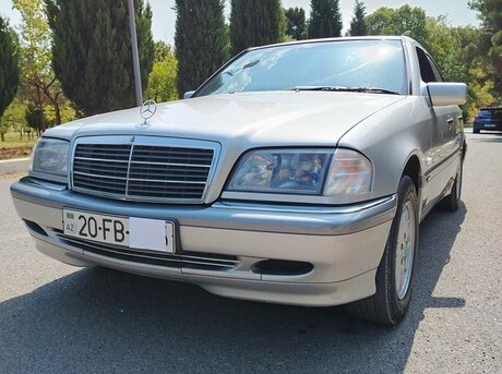 Mercedes C 200