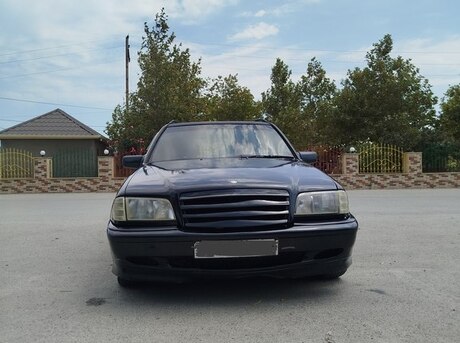 Mercedes C 200