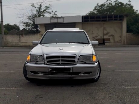 Mercedes C 180