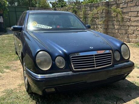 Mercedes E 230