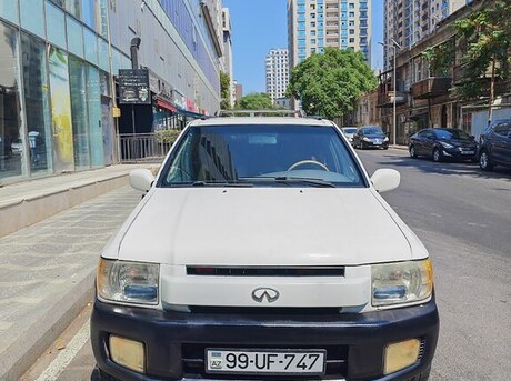 Infiniti QX4 2000