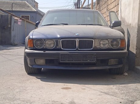 BMW 750 1988