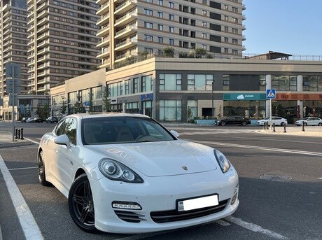 Porsche Panamera 4