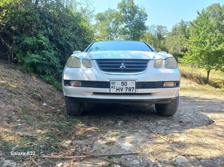 Mitsubishi Airtrek 2001
