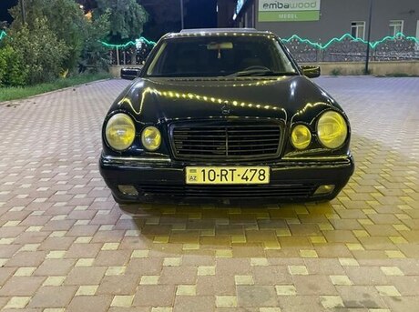 Mercedes E 240