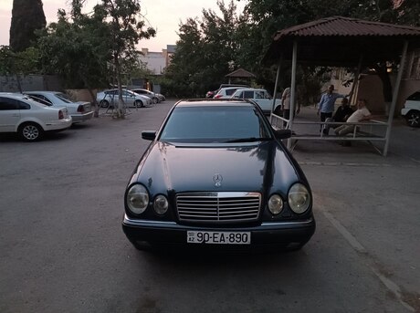 Mercedes E 240